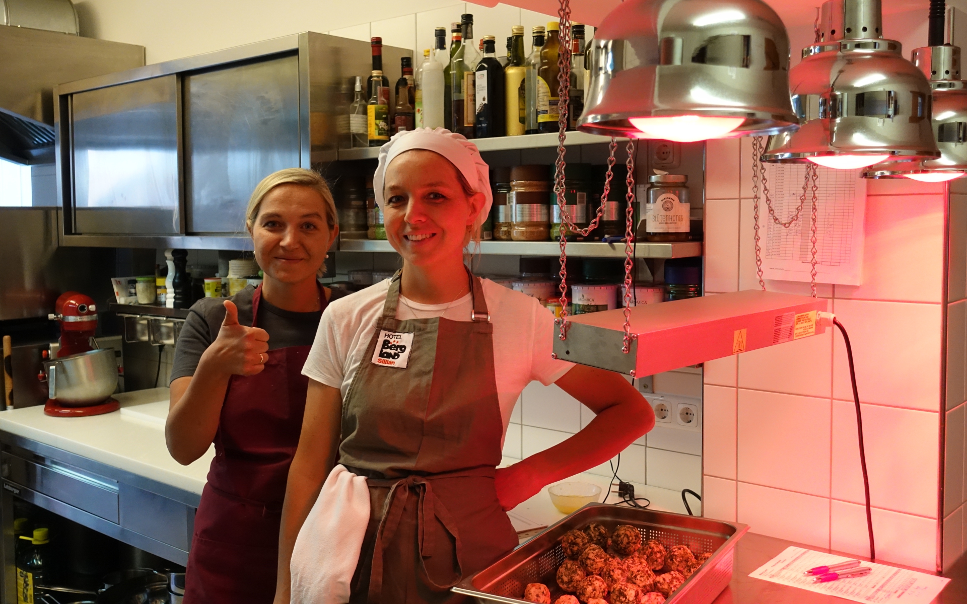 Abendessen Zubereitung – Hotel Bergland Sillian