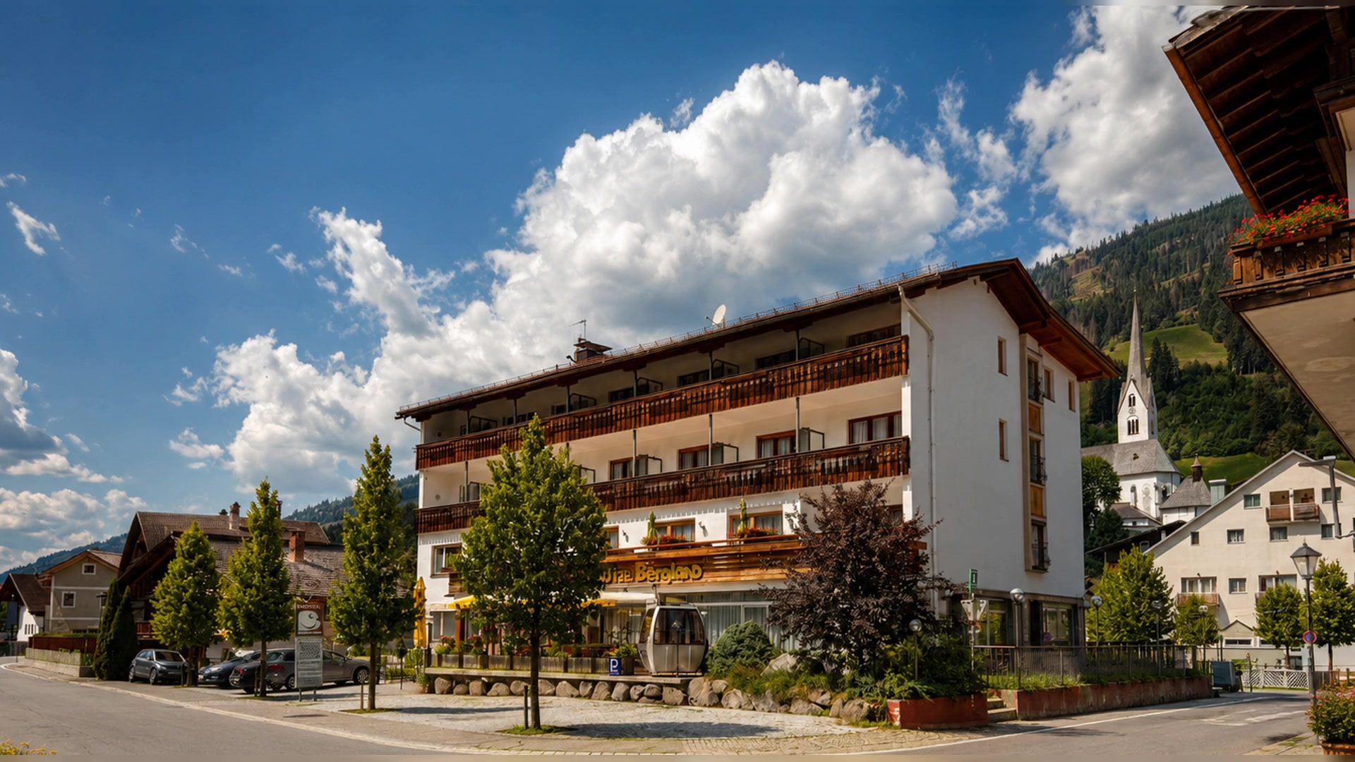 Hotel Bergland Sillian mit Dolomiten- und Hochpustertal-Impressionen