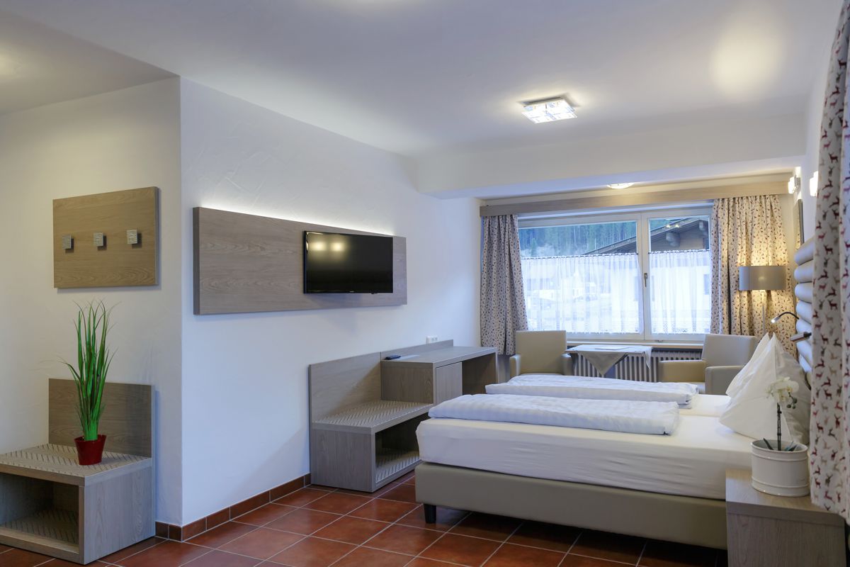 Hotel Bergland – Sommerblumen vor dem Haus